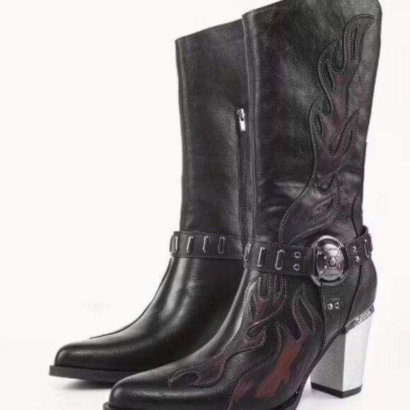 Boots - Picture 4 of 4